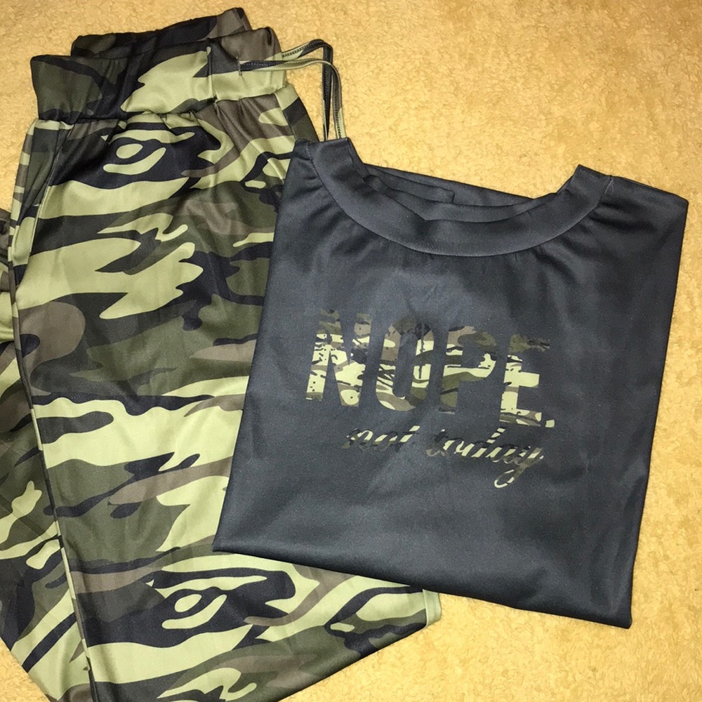 Camo Suitsuit/Women wear,  size XL.  Drawstring pants and long sleeve top.
